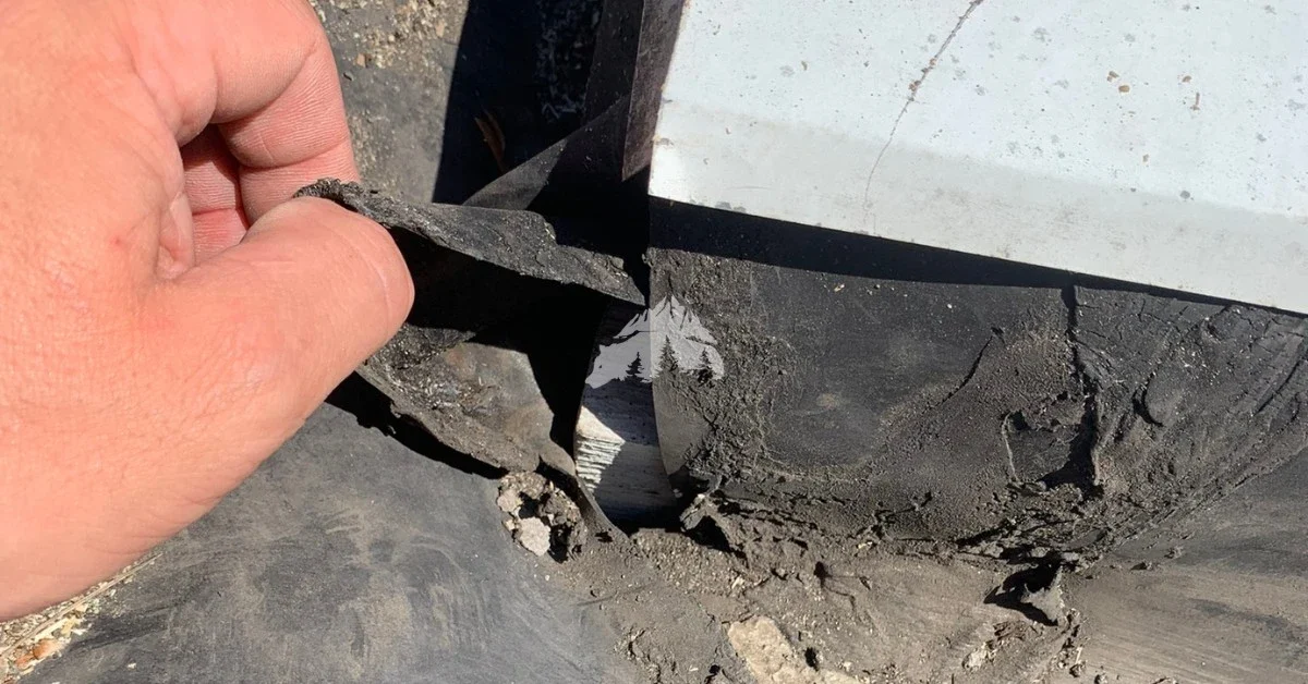 Stop the Leaks: Expert Gutter Repair in Vancouver - Black Bear Gutters poor gutter condition